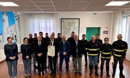 Aci Como consegna i diplomi agli Agenti di Polizia