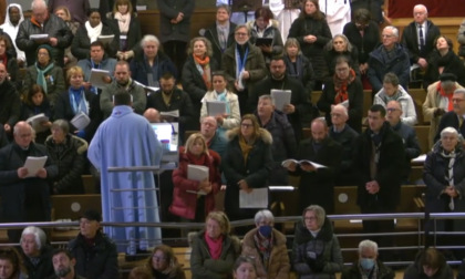 Due brianzoli nel coro del santuario mariano di Lourdes