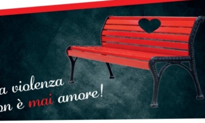 Festa della donna, una panchina rossa per dire "basta" alla violenza