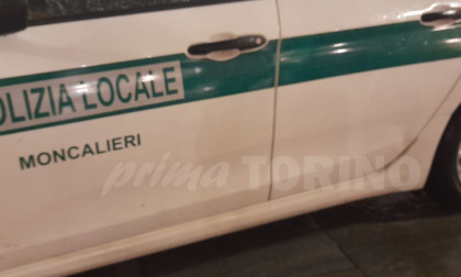 Moncalieri: 60enne ubriaco tampona un veicolo, poi si scambia di posto per evitare guai