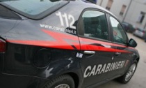 Tenta di scappare e accoltellare i poliziotti arrestato 20enne