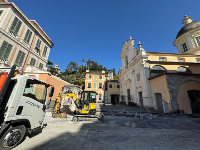 A Chiavari rimossa la cancellata del piazzale San Francesco