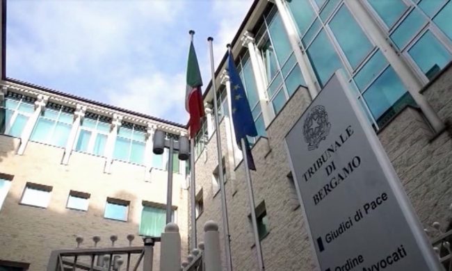 Assolto papà no vax: aveva convinto i figli che la ex moglie fosse radioattiva dopo il vaccino