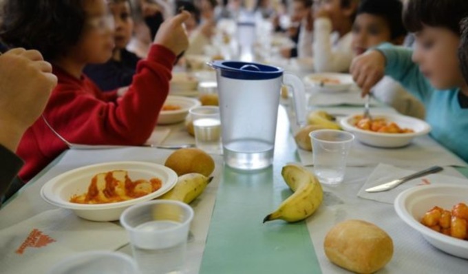 E’ scontro sul menu scolastico a Pavia, Centinaio: “Basta ideologie. Assurdo meno carne in mensa per transizione green”