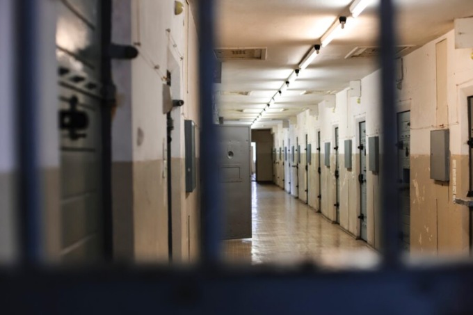Ennesima aggressione in carcere a Torino: agente colpito durante la messa