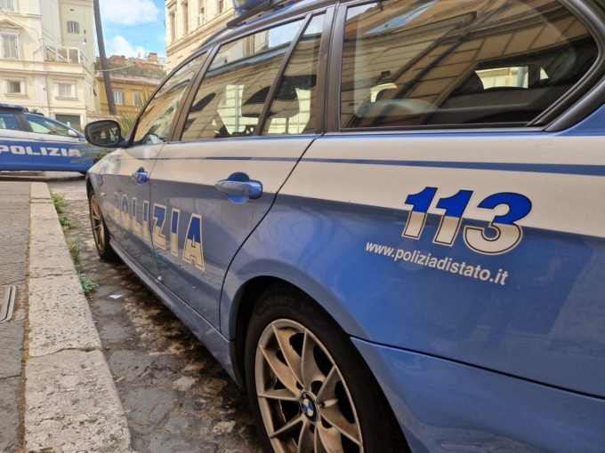 Furto nella notte in un supermercato sulla Casilina, in azione la banda del buco