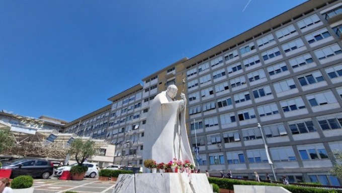 Gemelli, notte tranquilla per Papa Francesco