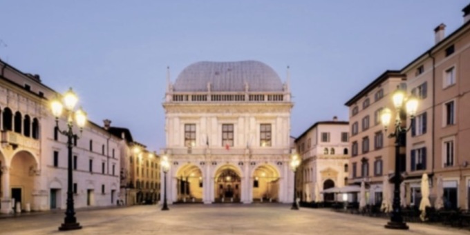Giornata Internazionale della Donna: la Loggia si illumina di giallo