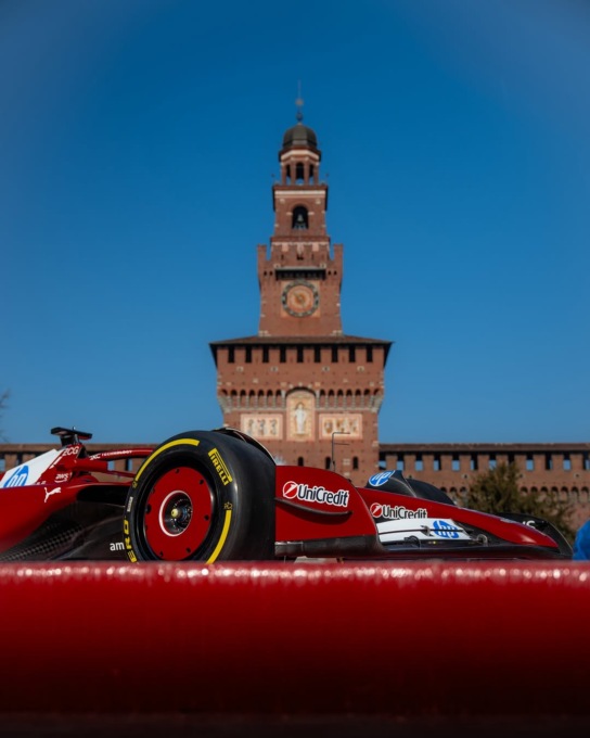 Ferrari show a Milano: Leclerc e Hamilton protagonisti