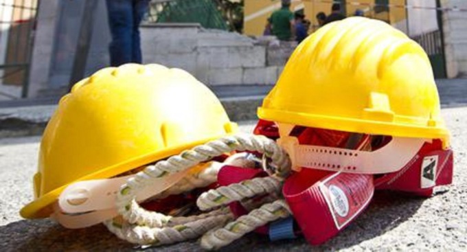 Operaio colpito da un bancale da cento chili, è grave