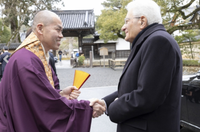 Pace in Ucraina, Mattarella ancora dal Giappone: “Sono tre anni che l’Italia chiede un tavolo”