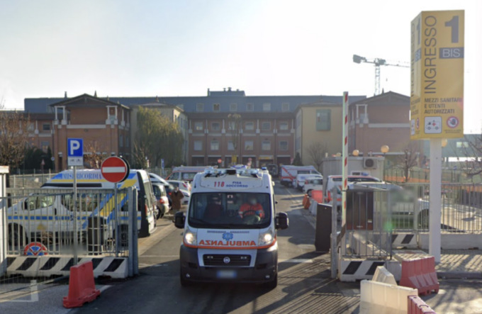 Pisa, bambina di nove anni investita da un’auto: è grave in ospedale