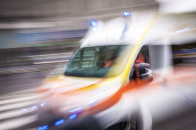 Scontro auto moto a Brescia: 17enne fa un volo di tre metri