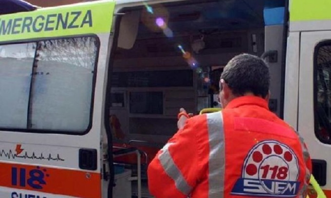Scontro tra tre auto a Ganaceto: una persona è grave