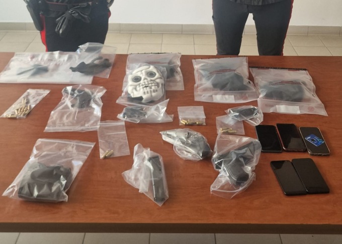 Spari, gli accertamenti sulle pistole sequestrate
