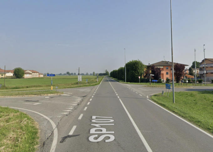 Travolto da un veicolo a Ossago Lodigiano: ciclista in gravi condizioni, elisoccorso sul posto