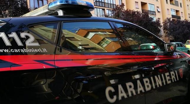 Trovato in strada con un coltello, denunciato un 18enne