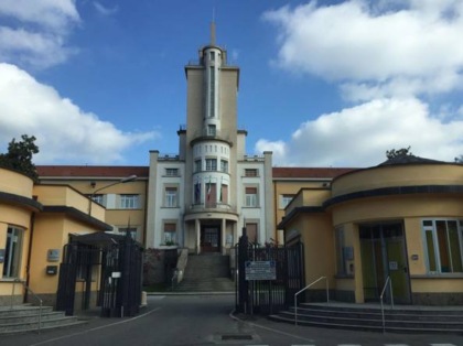 Vomito e malori alla primaria Manzoni di Gallarate: “90 casi, sospetta tossinfezione”
