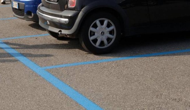 Automobilisti spennati: sosta a pagamento in viale Vittorio Veneto