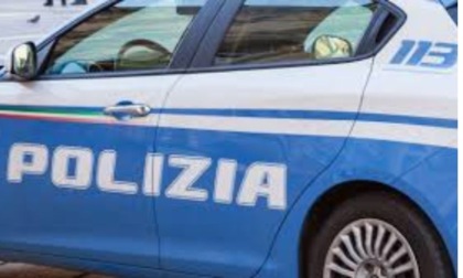 Bambini trovano un teschio umano lungo un fossato