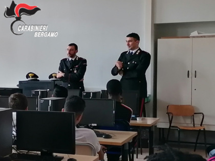 Dal cyberbullismo alle baby gang, alle medie salgono “in cattedra” i carabinieri