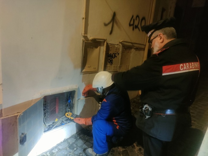 Furto di energia elettrica e ricettazione, denunciati due ristoratori