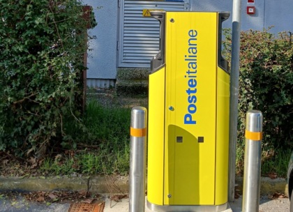 Installate le prime colonnine di ricarica di Poste Italiane nel varesotto