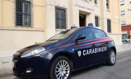 Minaccia di morte la compagna, arrestato
