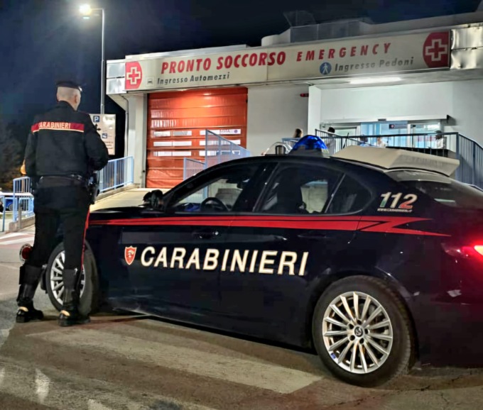 Minaccia e aggredisce medici e infermieri all’ospedale di Montichiari, scatta l’arresto