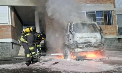 Settimo: auto in fiamme nel cuore della notte
