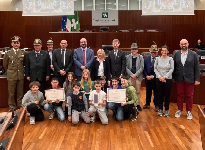 Storia e valore degli Alpini: premiati gli studenti di Missaglia e Cremeno