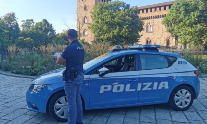 Turisti francesi derubati a Pavia, sparite tutte le valigie dall'auto parcheggiata