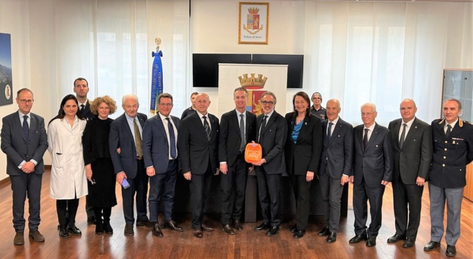 Un defibrillatore all’Ufficio immigrazione della Questura