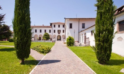 Vandali in azione nei bagni pubblici durante la festa del santuario di Villa di Serio