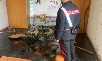 Appiccano un incendio per noia, denunciati 4 minorenni