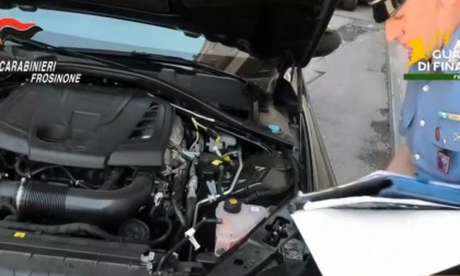 Auto di lusso e riciclaggio, maxi operazione di Carabinieri e Guardia di Finanza
