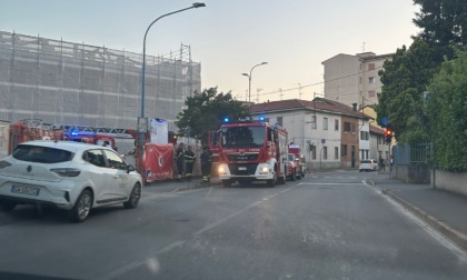 Cede parte del tetto del cantiere della nuova scuola