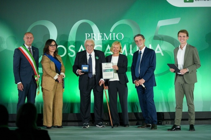 Consegnato a Vico Valassi il premio regionale Rosa Camuna