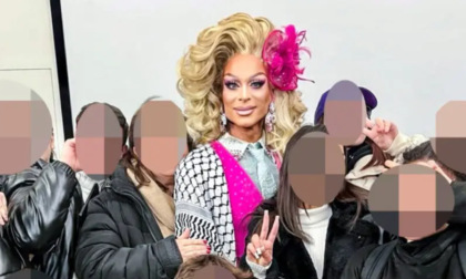 Drag Queen a scuola per parlare di bullismo. La Lega insorge: "Con la kefiah senza alcuna competenza"