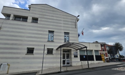 Formazione della classe prima a Riva, l'onorevole Ghio e il consigliere Muzio all'Ufficio Scolastico Regionale con un gruppo di genitori
