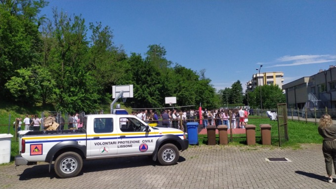Incendio nel laboratorio di chimica: scuola evacuata (ma è una simulazione)