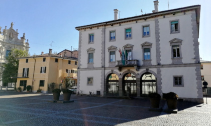 La protesta di una madre: «Se non mi aiutano, mi incatenerò in Comune a Osio Sotto»