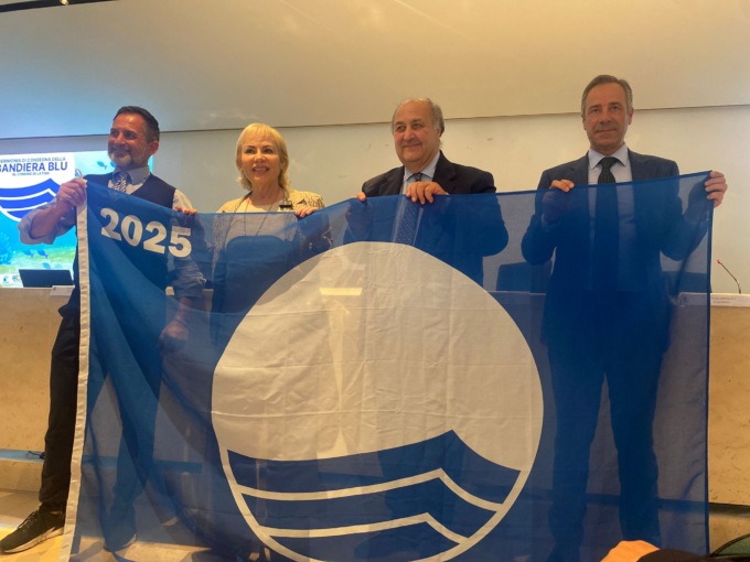 Latina ottiene per il 2025 la Bandiera Blu: premiate anche le attività virtuose del litorale con il “Lido Green”