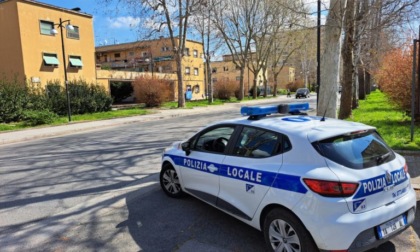 Lite in piazza finisce nel sangue: uomo accoltellato