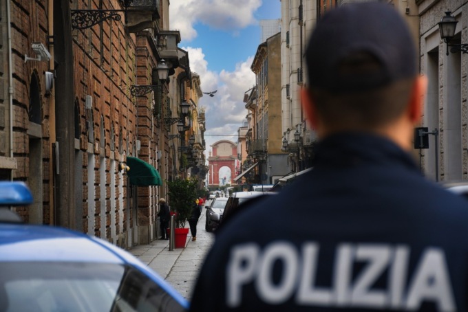 Molestie sessuali in via Dante ad Alessandria: arrestato grazie a 4 agenti allievi di Polizia