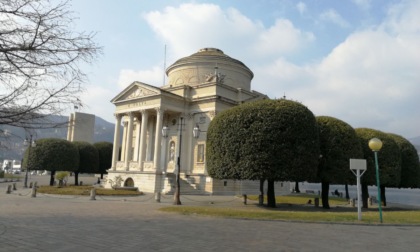 Nudo tra turisti e famiglie, denunciato e allontanato un 45enne