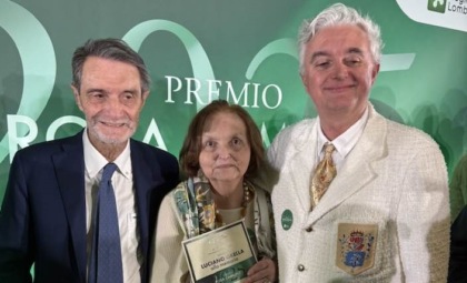 Rosa Camuna al maestro di eleganza e stile