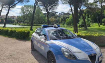 Ruba la collana ad un coetaneo, inseguito e fermato dagli amici della vittima