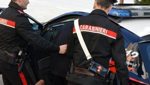 Santa, arrestato 55enne per furto in un garage