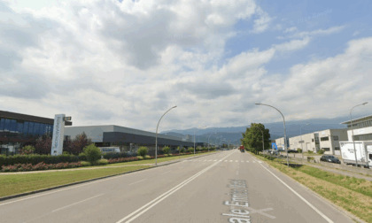 Scontro tra moto e auto in zona industriale a Vittorio Veneto: morto un 25enne